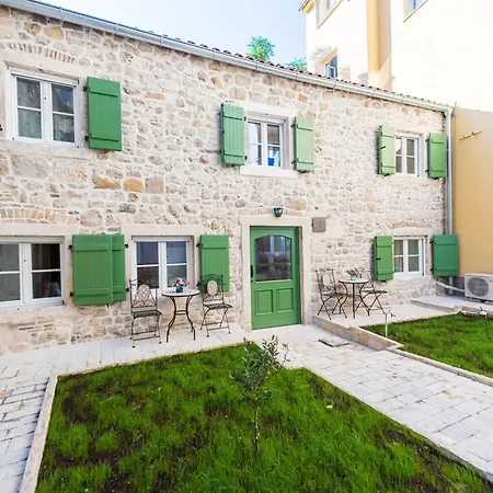 10 Heritage Apartment