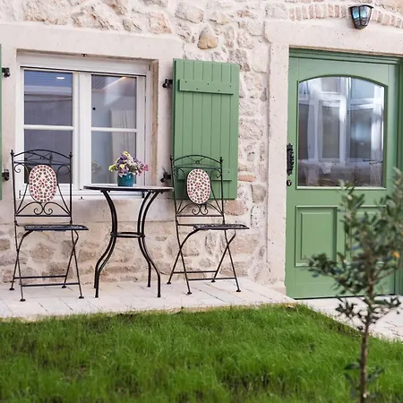 Apartment 10 Heritage *